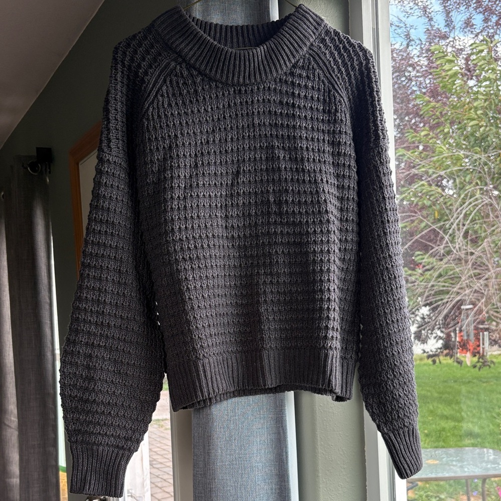 Universal Thread Dark Gray Crewneck Sweater